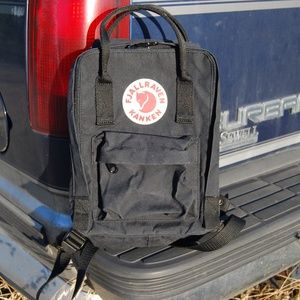 Black Fjallraven Kanken Mini